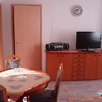 Auris Apartment *